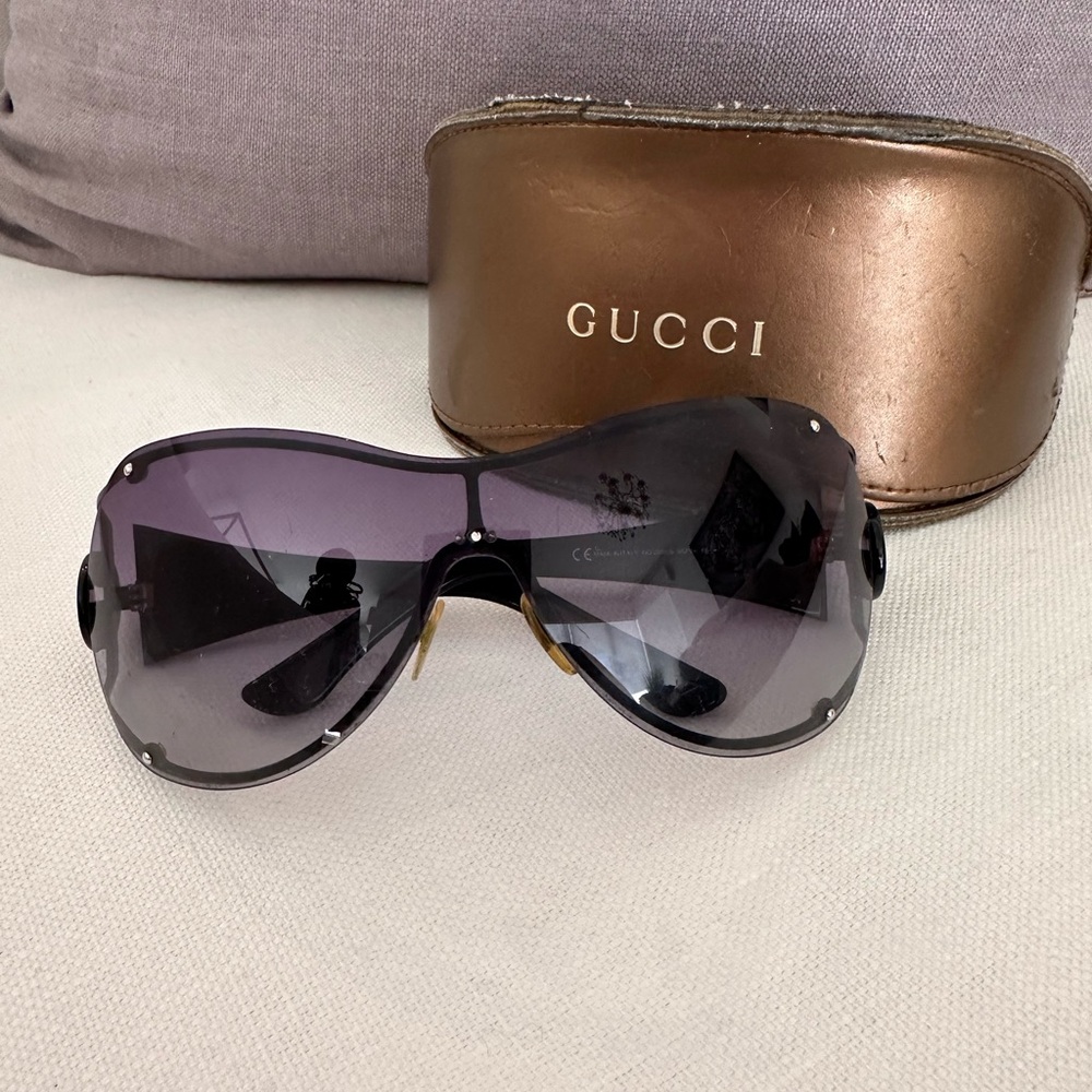 Black Gucci sunglasses - Picture 5 of 6